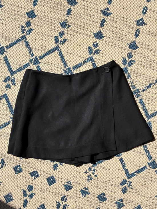 bebe Pants - 90's bebe Black Skort - Lined - 26 Waist